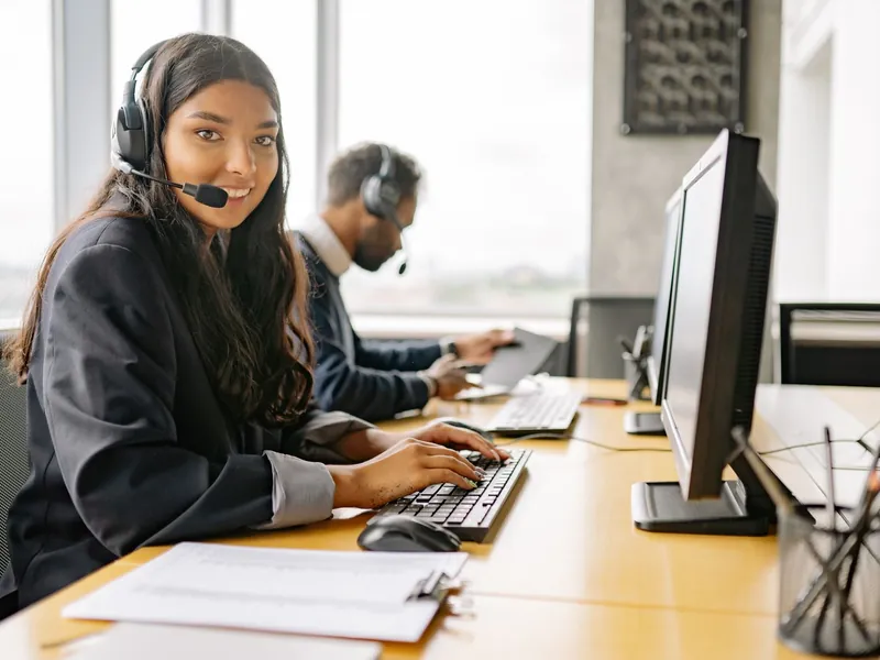 A front desk team member greeting clients at Rapido Refunds