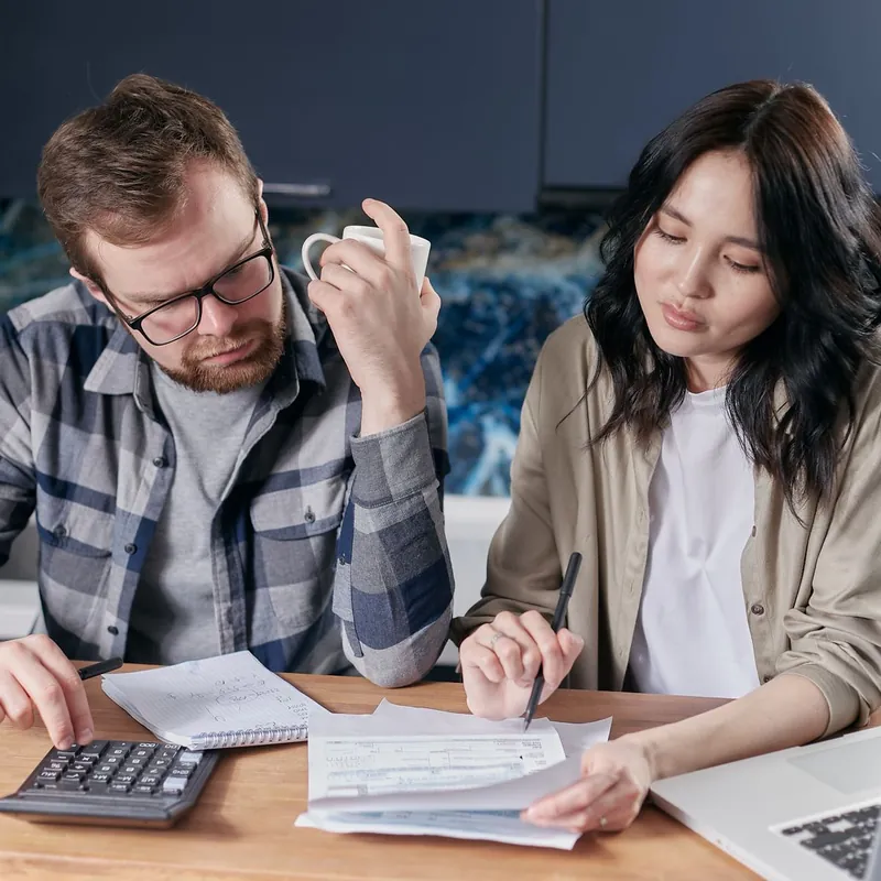 A couple going over their tax preparation price at the kitchen table before filing with Rapido Refunds